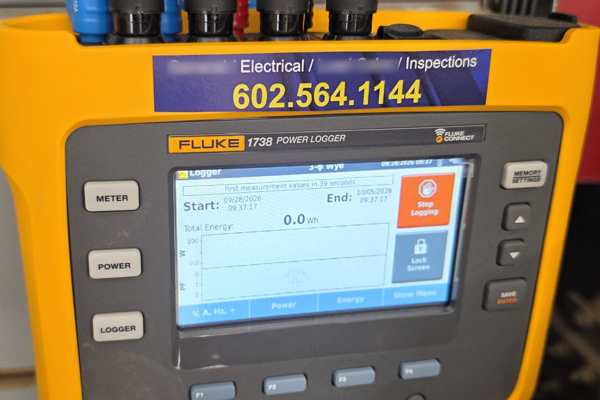 Fluke 1738 power logger connected to three-phase feeders for an electrical load study