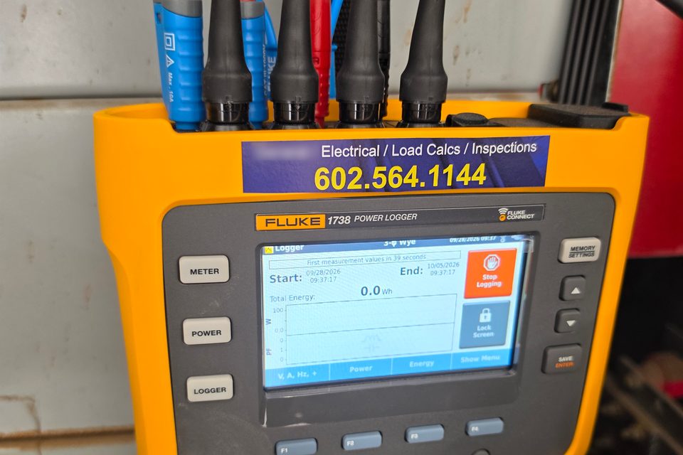 Fluke 1738 power logger connected to three-phase feeders for an electrical load study